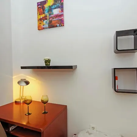 Campus Apartment Split