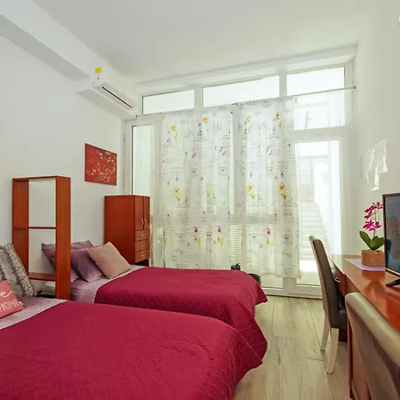 Campus Apartment Split