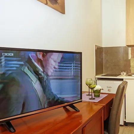 Campus Apartment *