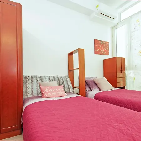 Campus Apartment *